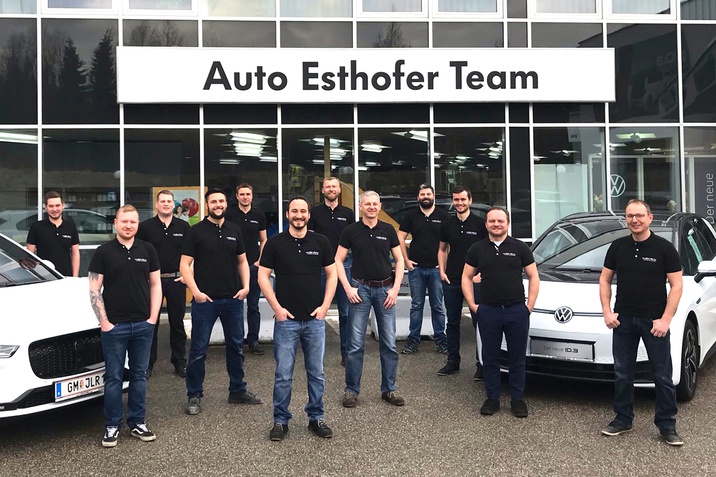 12 Meister beim Auto Esthofer Team, Ohlsdorf